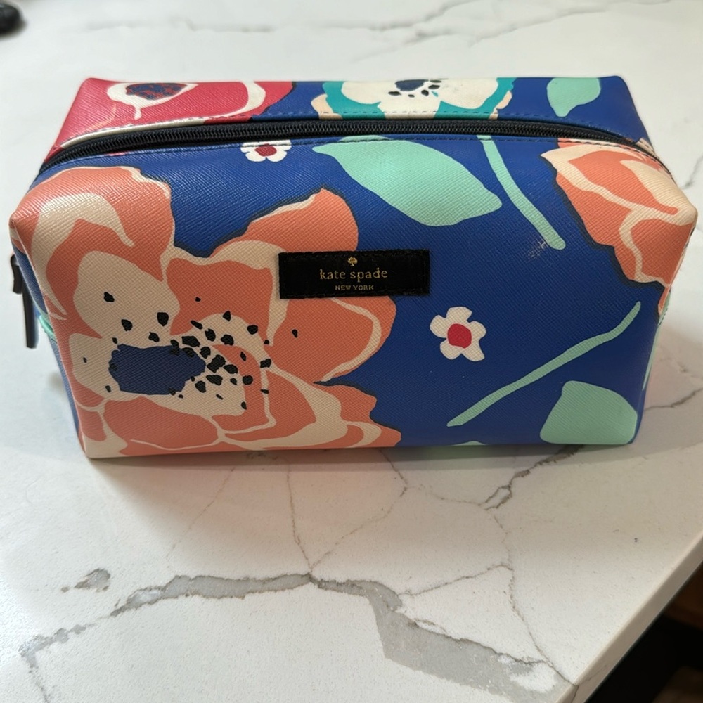 Kate Spade cosmetic pouch ♥️